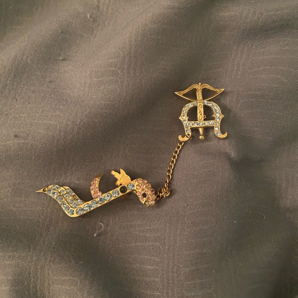 Chic 10 kt Gold and Silver Brooch with Crystal Accents
